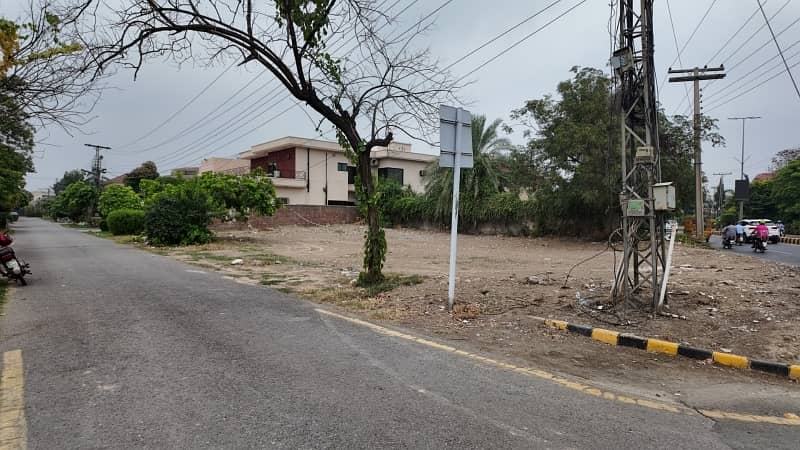 E BLOCK NEAR TO THIS 654 GOOD LOCATION PLOT FOR SALE 1