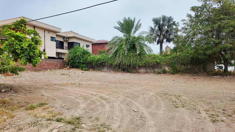E BLOCK NEAR TO THIS 654 GOOD LOCATION PLOT FOR SALE 2