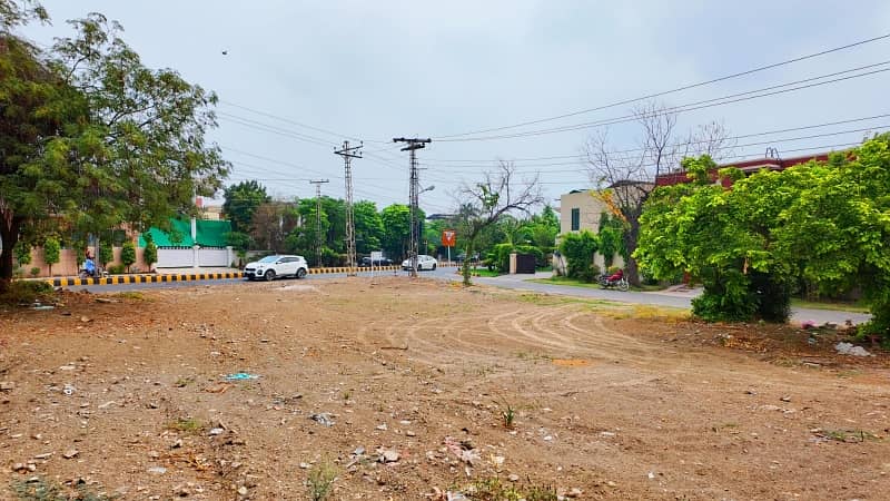 E BLOCK NEAR TO THIS 654 GOOD LOCATION PLOT FOR SALE 3