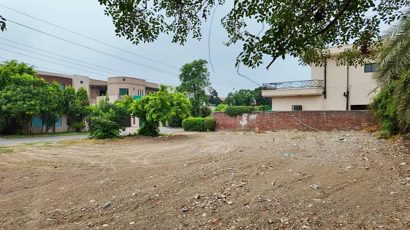E BLOCK NEAR TO THIS 654 GOOD LOCATION PLOT FOR SALE 4