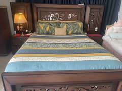 Queen size bedset with side tables and dresser