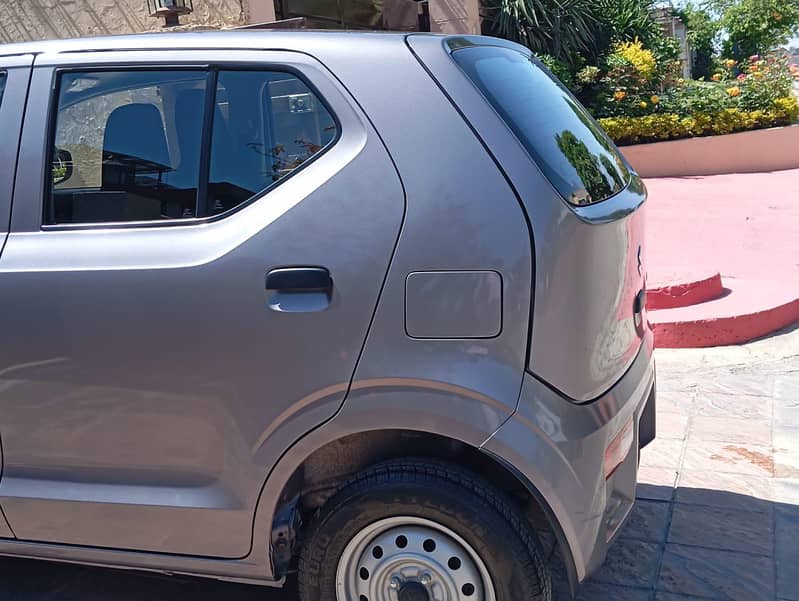 this car is very neat and very comfortable and only use me 1