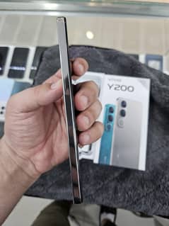VIVO Y200