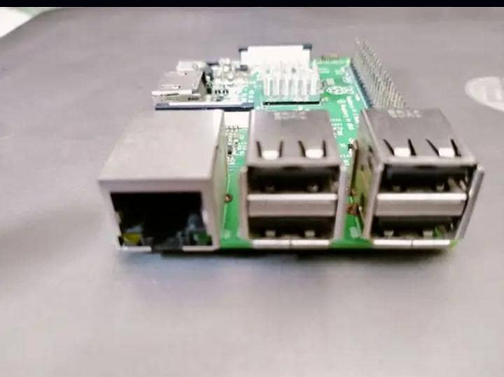 Raspberry Pi 3B uk model new condition 3