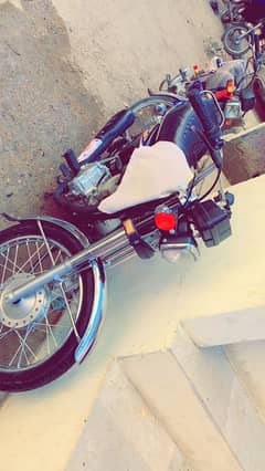Honda 125 he 2018 model he punjab number he sab ok he kuch kaam nhi he