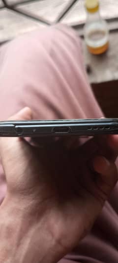 Vivo y33s 8/128 finger nhi chalti panle tot gaya ha