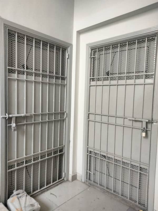 3 Bed DD flat 3rd floor not mezzanine floor in DHA phase 2 ext 11 commr 0322 5996882 5