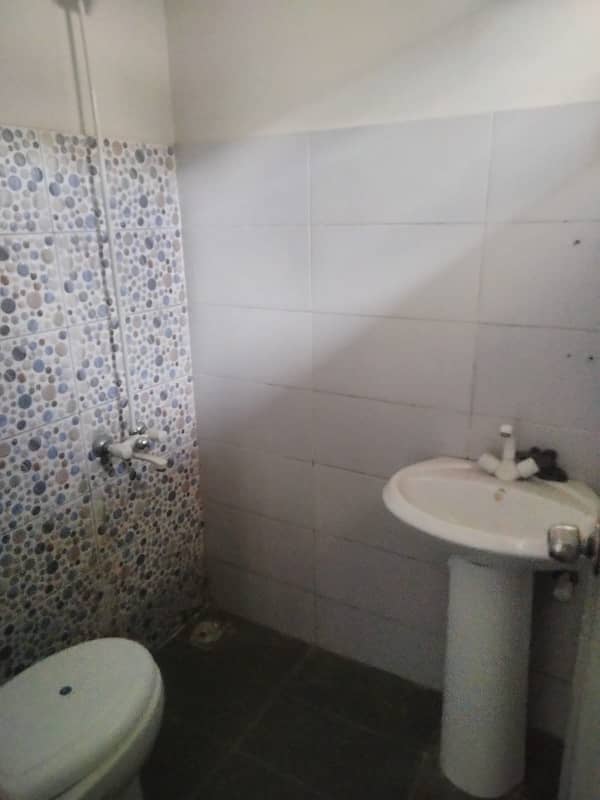 3 Bed DD flat 3rd floor not mezzanine floor in DHA phase 2 ext 11 commr 0322 5996882 8