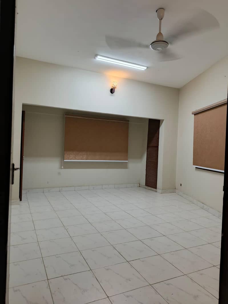 Clifton block 9 2 bad dd parking first floor good condition 1