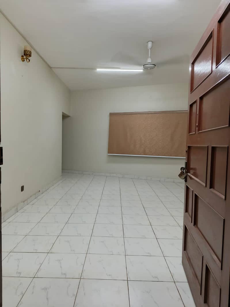 Clifton block 9 2 bad dd parking first floor good condition 4