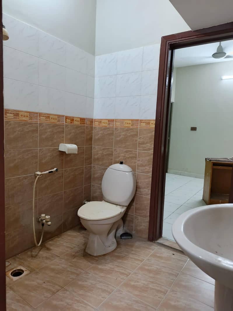 Clifton block 9 2 bad dd parking first floor good condition 7