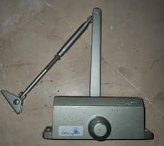 DOOR CLOSER