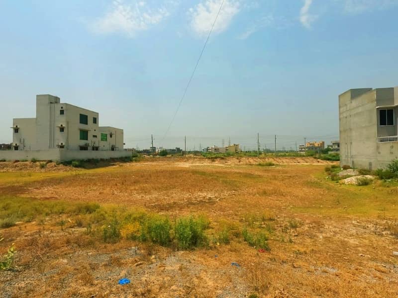 10 MARLA LOOKING FOR THE IDEAL LOCATION PLOT AVAILABLE FOR SALE IN LDA AVENUE - BLOCK K 2