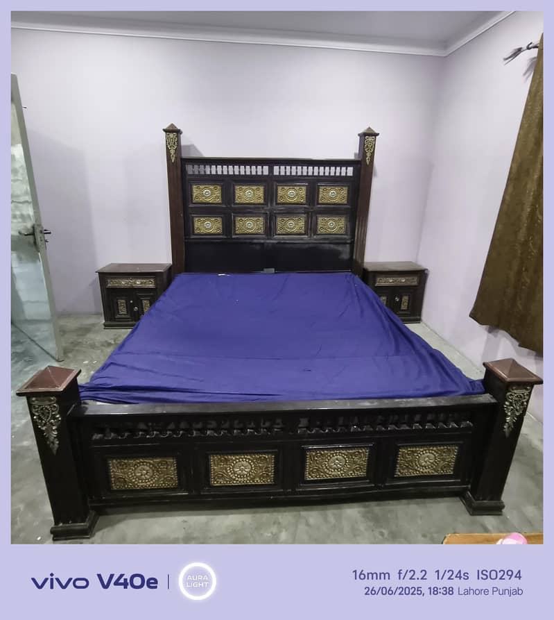 King size bed set with dressing table available 0