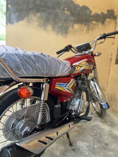 United 125 2022 model Karachi number 1 owner