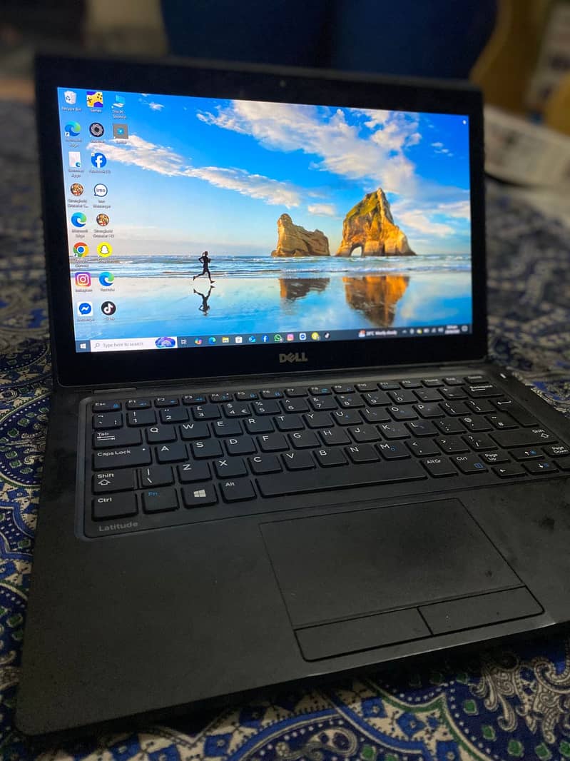dell core5 7th generation touch and type display 0