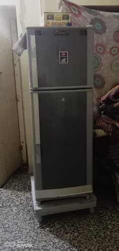 saf  fridge ha  bilkul