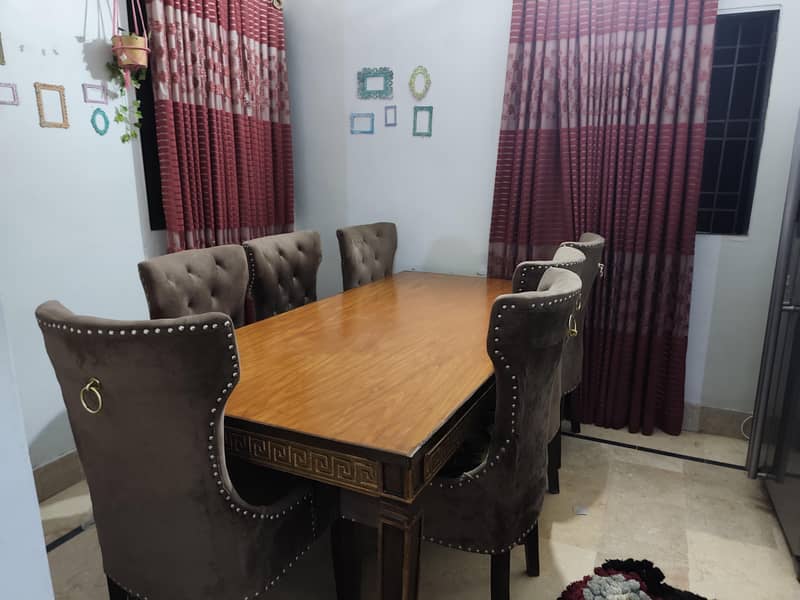 im selling 8 seater dinning table,2 sets of sevev seater sofa each 0