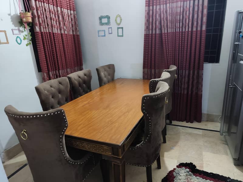im selling 8 seater dinning table,2 sets of sevev seater sofa each 2