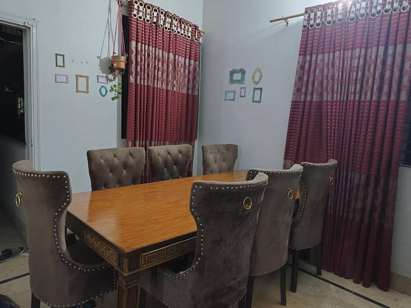 im selling 8 seater dinning table,2 sets of sevev seater sofa each 3