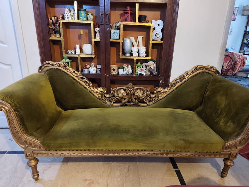 im selling 8 seater dinning table,2 sets of sevev seater sofa each 6