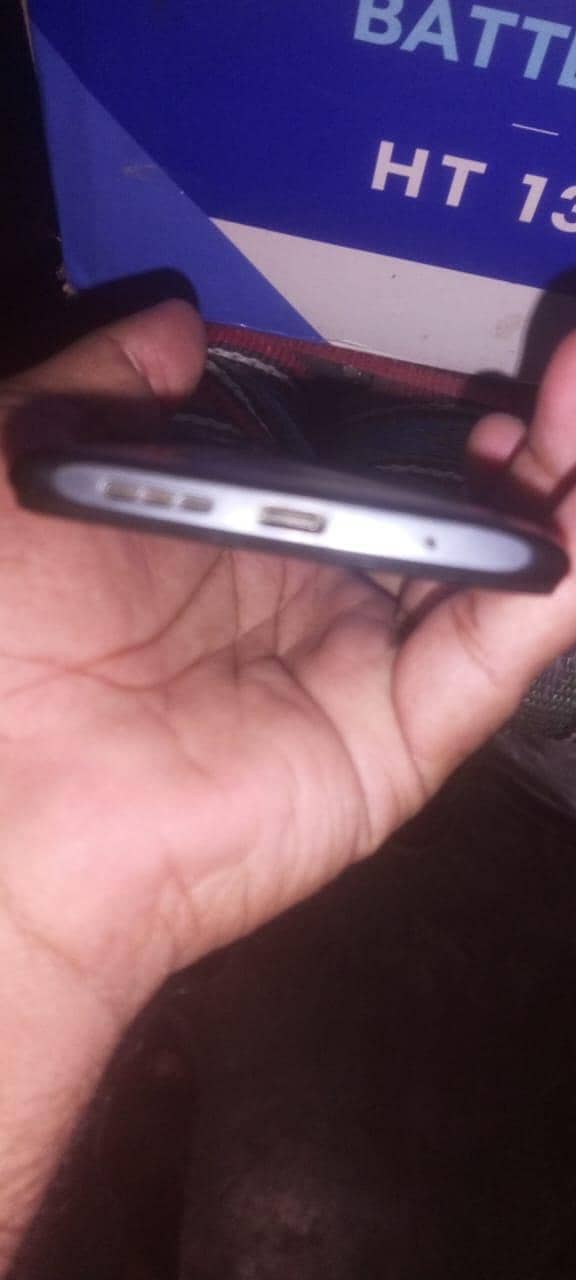 Redmi 9T 4+2/128 with box original condition mobile 10/10 1