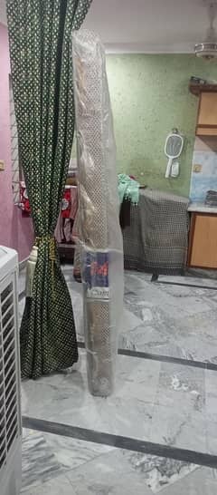 Deluxe ka gadda hai abhi thori dair use howa hain