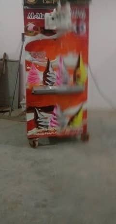 con ice cream machine