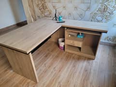 Executive Table at throw away price