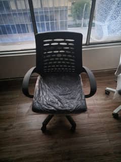 Almost Brand New 4 Office Chairs for sale.