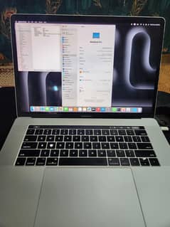 Apple MacBook Pro 2017 Touch Bar 15 inch″ | i7 • 16 GB • 512 GB