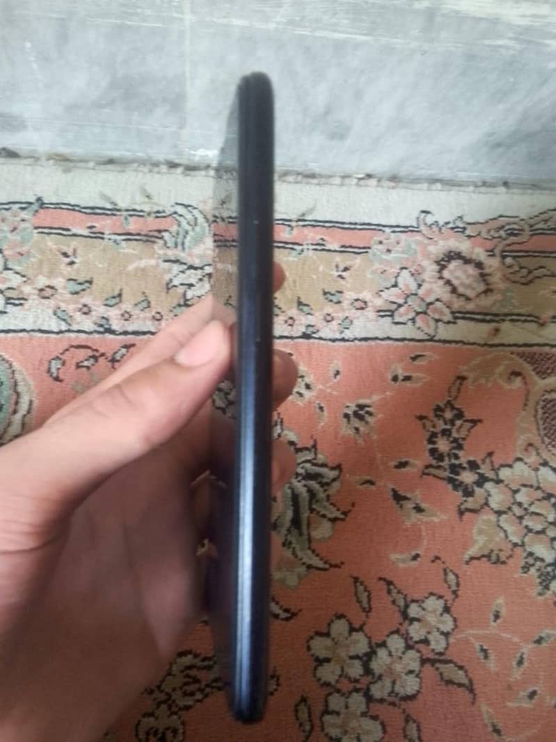 32gb ram3 good  condition dual sim no issue PTA proof 4