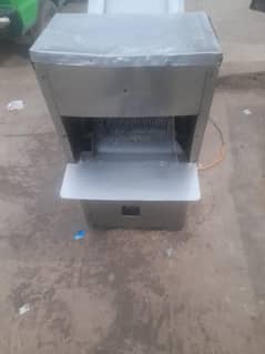 breads  cutter