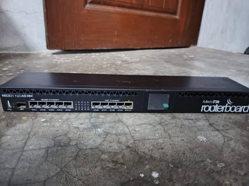 MikroTik RB2011UiAS-RM Routerboard 0