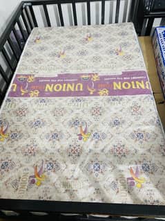Singel bed 4 feet mattress