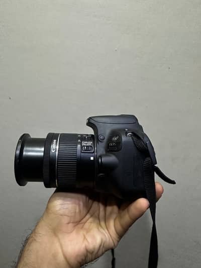Canon 200D DSLR with box