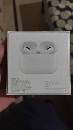 Apple airpods pro 2nd generation USB-C with magsafe charging case