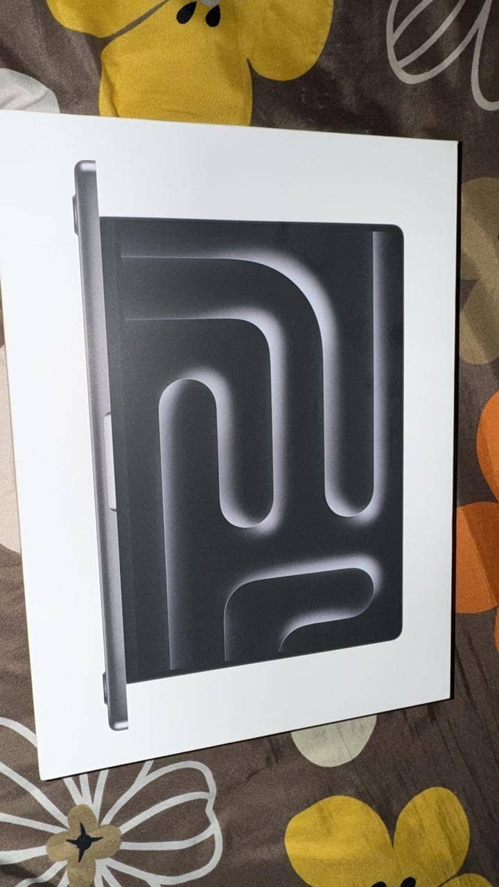 Macbook pro m4 14"16/512 open box but only 10cycles use 2