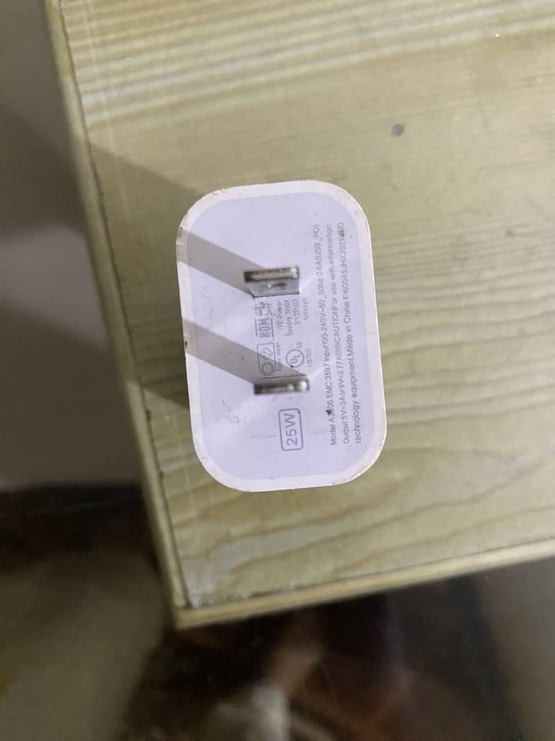 Iphone adapter 25w  full lush condition only 1 week use 2