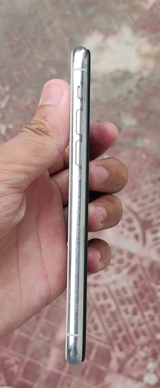 iPhone 11 Pro factory unlock  64 GB non pta Just display change 2