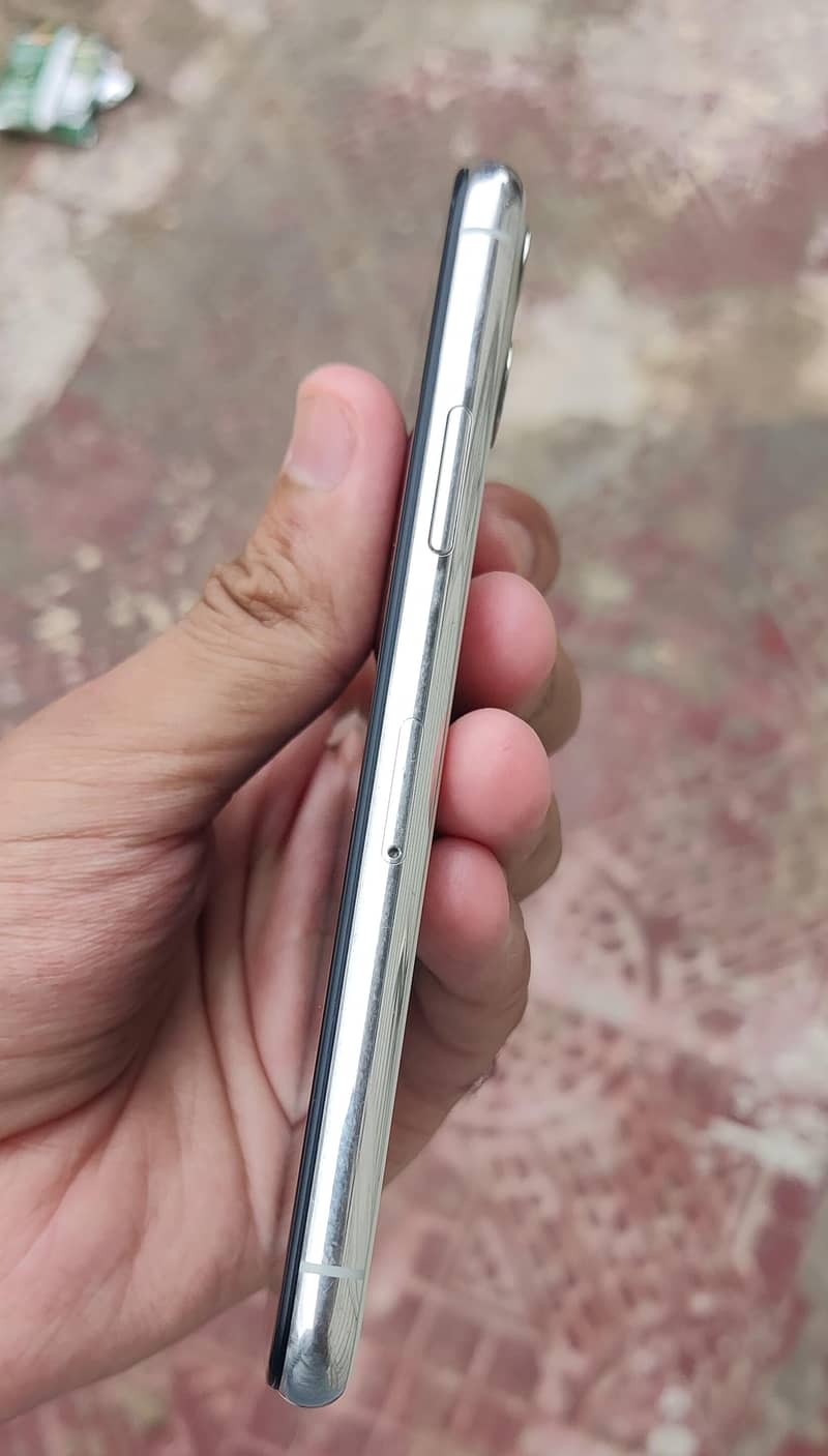 iPhone 11 Pro factory unlock  64 GB non pta Just display change 3