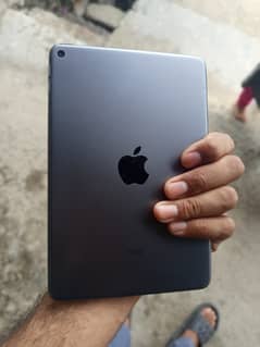 Ipad mini 5 64gb with box and Apple origional charger