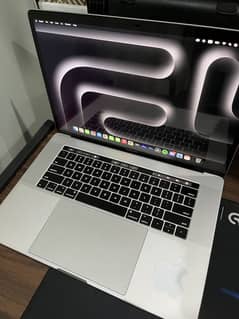 Macbook Pro 2017 - 15 inch / 16gb RAM 512 SSD