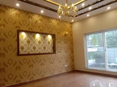 10 Marla House Is Available For rent In Bahria Town - Sector E