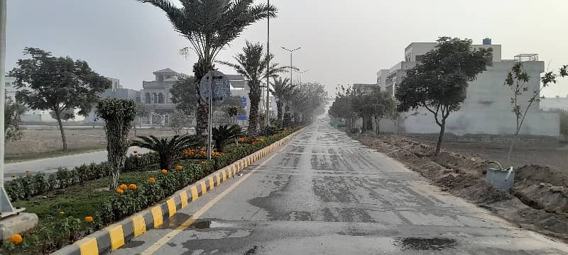 Prime Location 5 Marla Residential Plot In Beautiful Location Of Park View City - Jade Extension Block In Lahore 4