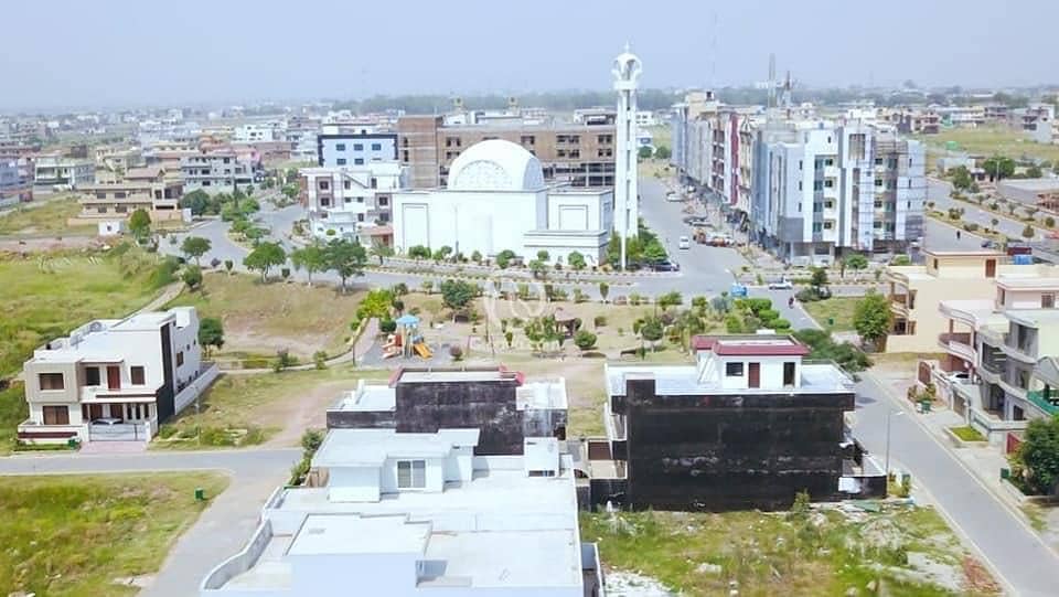 1 KANAL PLOT AVAILABLE FOR SALE ON IDEAL LOCATION 3