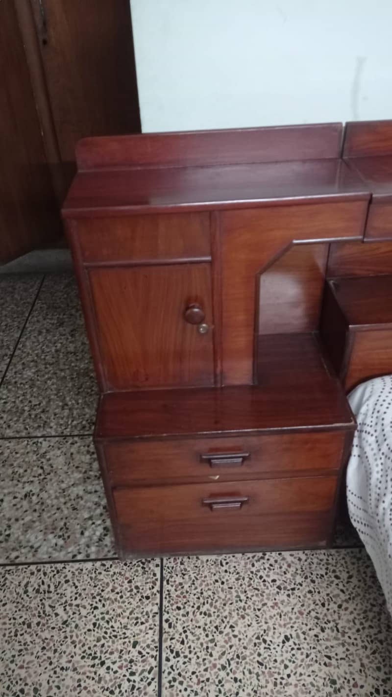 used double bed with mattress and 2 side tables in good condition 4