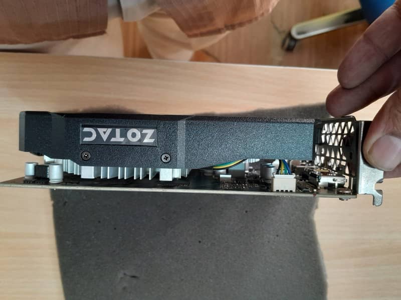 Graphics card Zotac 4GB DDR5 OC  - Like New- Low price 7