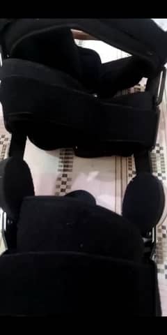 Knee braces almost new urgent sale