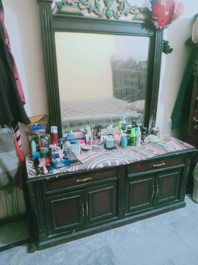 king size bed with side table  and dressing  table 1